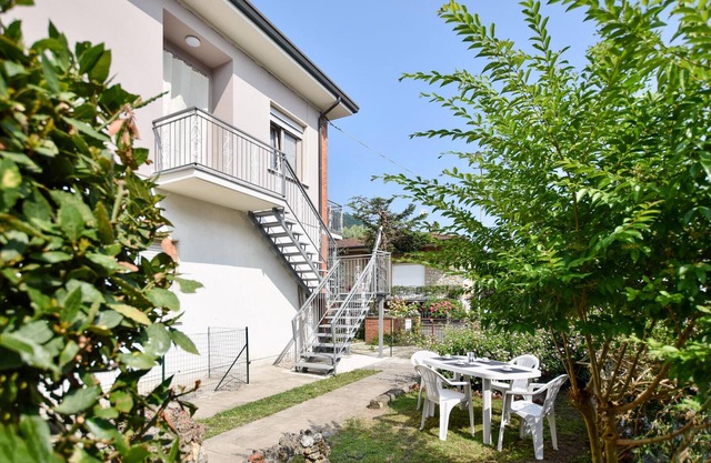 Beautiful apartment in Piano di Mommio