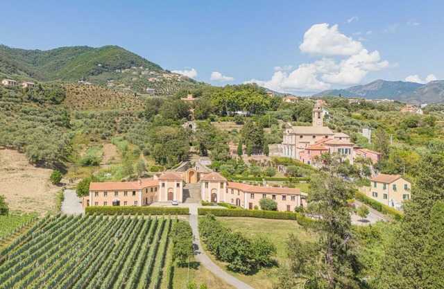 Beautiful apartment in villa for 4 people with WIFI, TV and parking