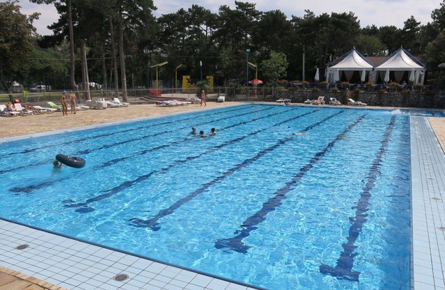 Beautiful apartment in villa for 6 guests with A/C, WIFI, pool, TV, terrace and parking