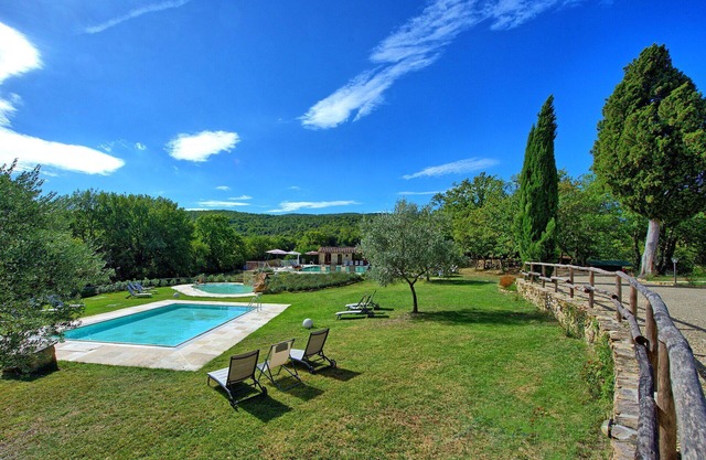 Beautiful apartment for 3 guests with WIFI, pool, TV, pets allowed and parking