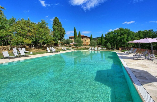 Beautiful apartment for 4 people with WIFI, pool, TV, pets allowed and parking