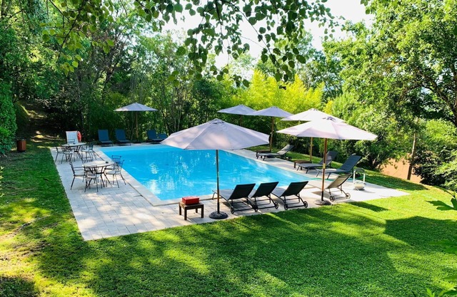 Beautiful apartment in villa for 6 guests with WIFI, A/C, pool, TV, patio and parking