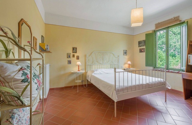 Beautiful apartment with WIFI, TV, pets allowed, panoramic view and parking, close to San Gimign.