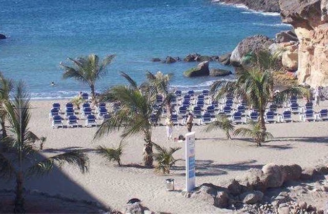 Beautiful apartment with sea views, heated pool and close to a very nice beach
