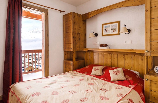 Beautiful apartment for 6 people with pool, WIFI, TV, balcony, pets allowed and parking