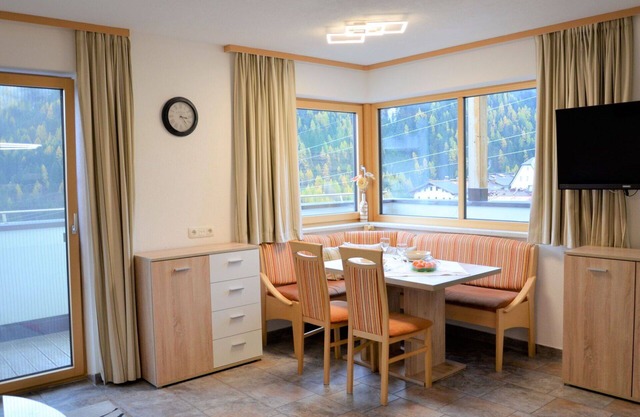 Beautiful apartment in villa with WIFI, TV, balcony, pets allowed, panoramic view and parking