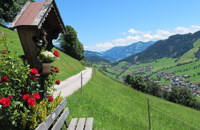 Beautiful apartment for 7 guests with WIFI, TV and balcony