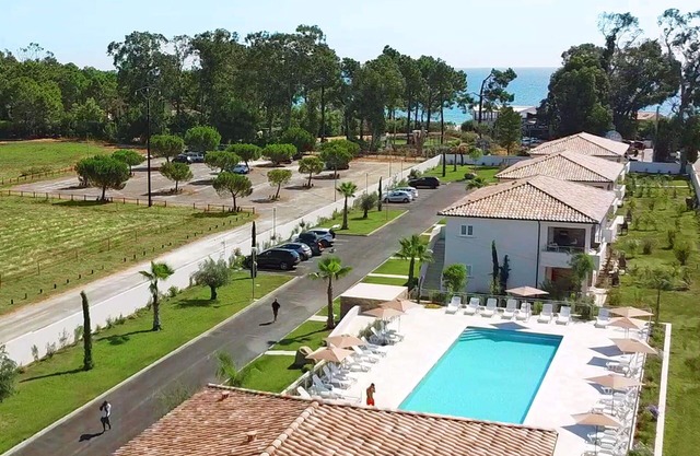 Beautiful apartment for 6 people with pool, A/C, WIFI, TV, terrace, pets allowed and parking