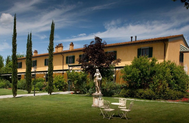 Beautiful apartment for 4 people with pool, WIFI, TV and parking
