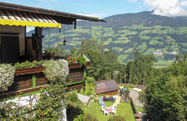 Beautiful apartment for 6 guests with WIFI, TV, terrace and parking