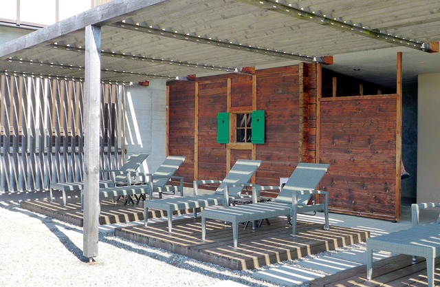 Beautiful apartment for 6 people with pool, WIFI, TV, terrace, pets allowed and parking