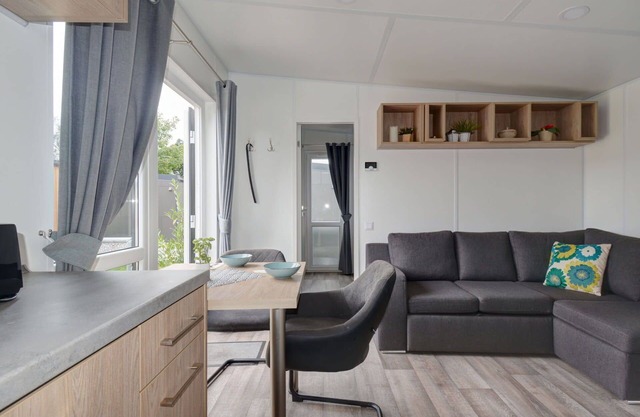 Beautiful apartment in villa for 4 guests with WIFI, TV and parking