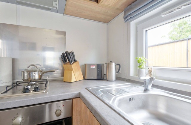 Beautiful apartment in villa for 4 guests with WIFI, TV, pets allowed and parking