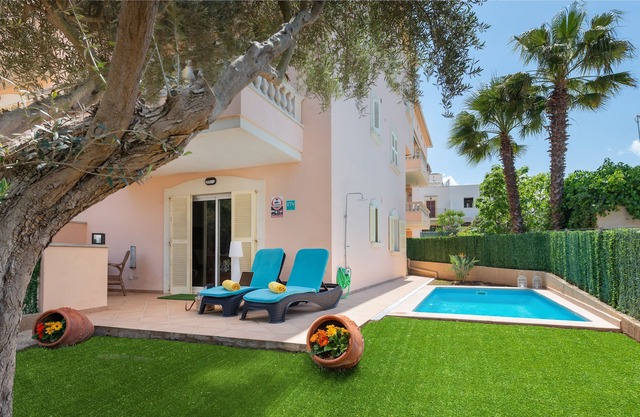 Beautiful apartment with WIFI ground floor with private garden and large terrace