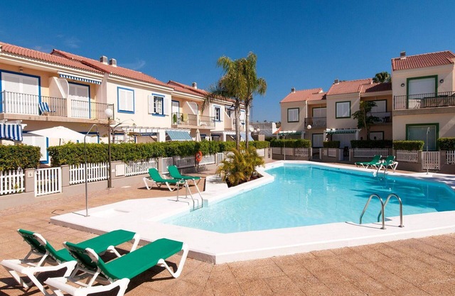 Beautiful apartment for 4 people with A/C, WIFI, pool, TV, patio and parking