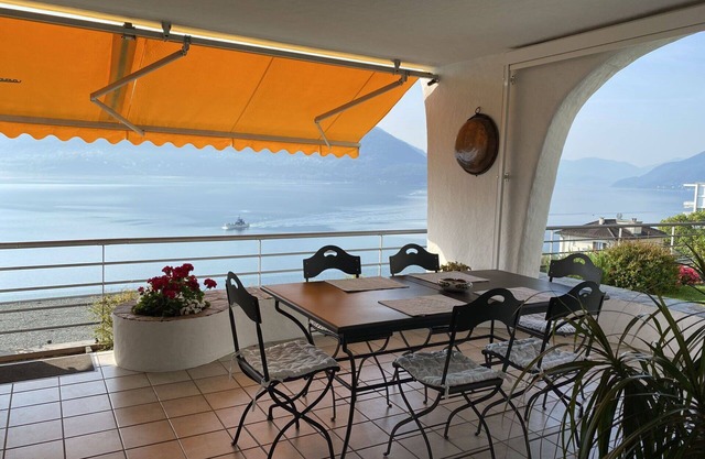 Beautiful apartment for 5 guests with WIFI, hot tub, TV, patio, panoramic view and parking