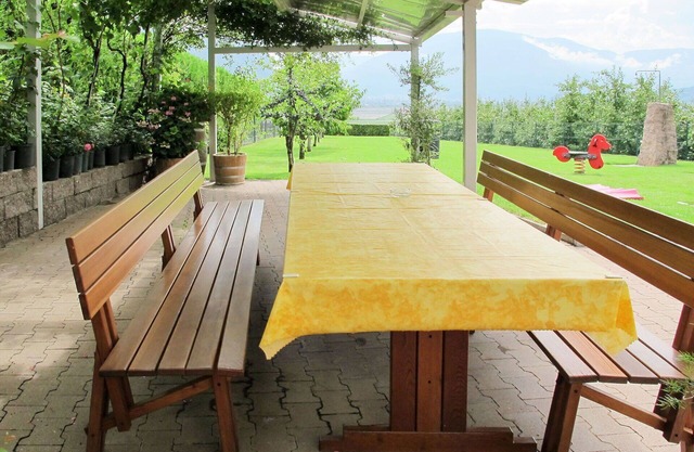 Beautiful apartment for 4 people with WIFI, pool, TV, patio and parking