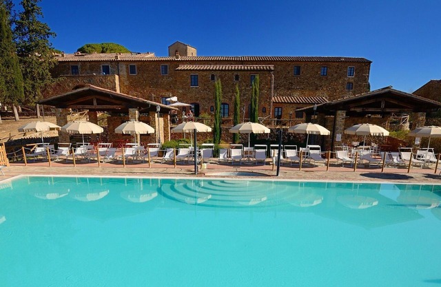 Beautiful apartment for 3 people with A/C, pool, TV, panoramic view and parking