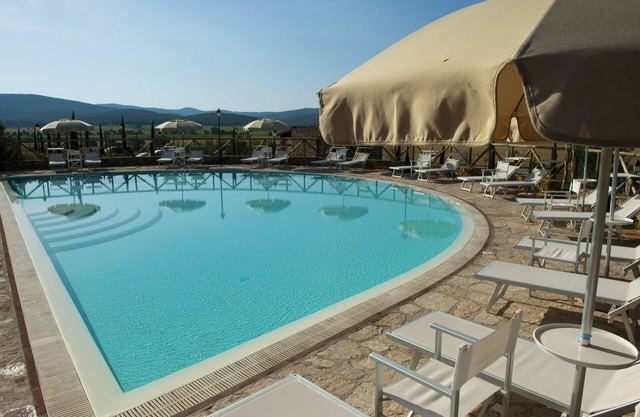 Beautiful apartment for 5 guests with pool, A/C, TV, panoramic view and parking