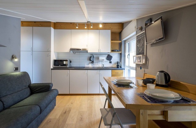 Beautiful apartment for 2 people with WIFI, TV and parking