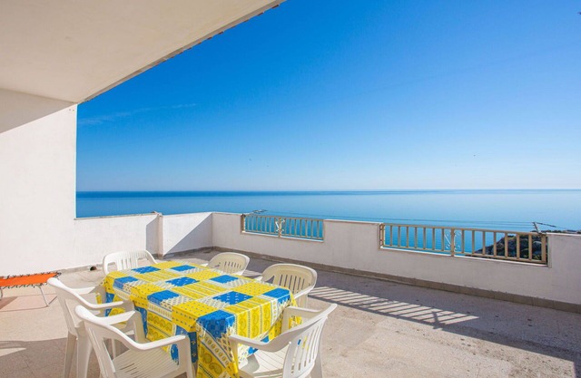 Beautiful apartment for 7 guests with WIFI, TV, terrace and pets allowed