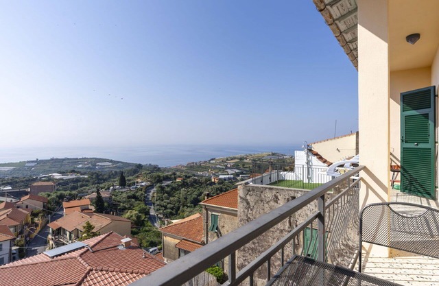 Beautiful apartment for 6 people with A/C, WIFI, balcony and pets allowed