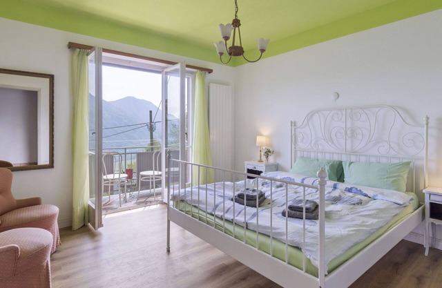 Beautiful apartment for 8 people with WIFI, patio, pets allowed, panoramic view and parking
