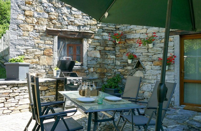 Beautiful apartment for 3 guests with WIFI, TV and patio