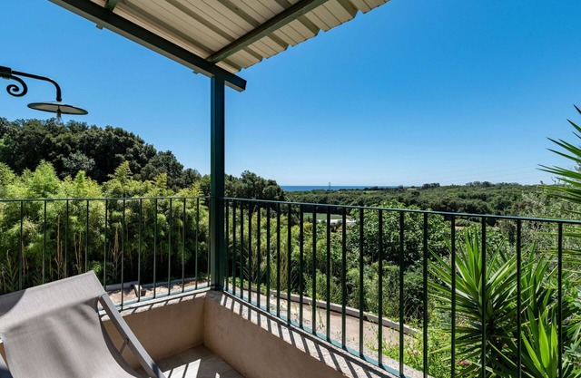 Beautiful apartment for 6 people with A/C, WIFI, TV, patio, pets allowed, panoramic view and par.