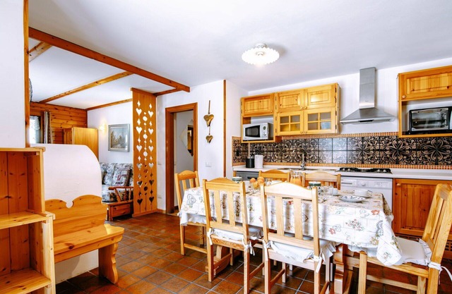 Beautiful apartment for 6 people with TV, pets allowed and parking