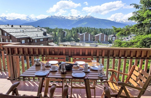 Beautiful apartment for 5 guests with WIFI, TV, balcony, panoramic view and parking