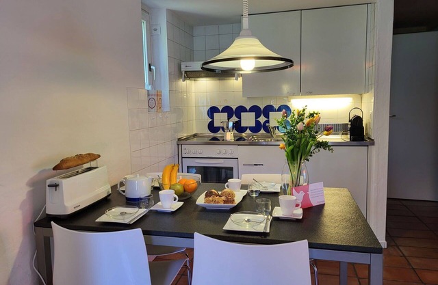 Beautiful apartment for 5 guests with WIFI, pool, TV, patio, pets allowed and parking