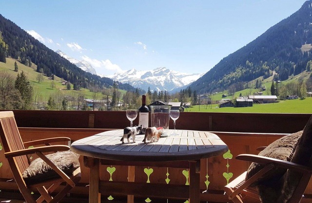 Beautiful apartment for 4 guests with WIFI, TV and balcony