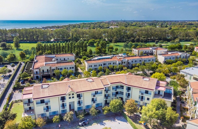 Beautiful apartment for 6 people with A/C, WIFI, TV, balcony and parking