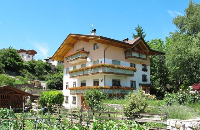 Beautiful apartment for 6 guests with WIFI, TV, patio, pets allowed and parking