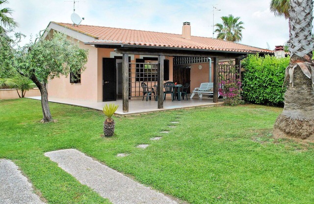 Beautiful apartment for 6 guests with WIFI, A/C, TV, terrace, pets allowed and parking