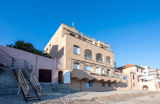Beautiful apartment for 6 people with A/C, WIFI, TV and parking