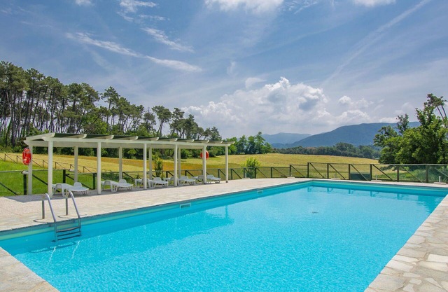 Beautiful apartment for 4 guests with pool, A/C, TV, patio, pets allowed, panoramic view and par.