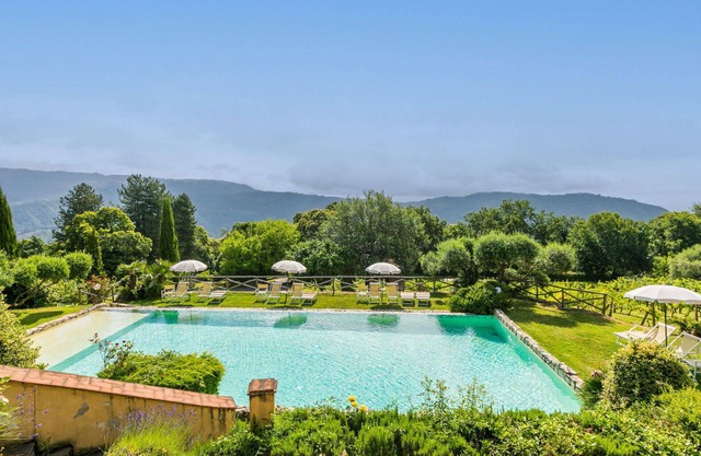Beautiful apartment for 5 guests with pool, WIFI, TV, patio and parking