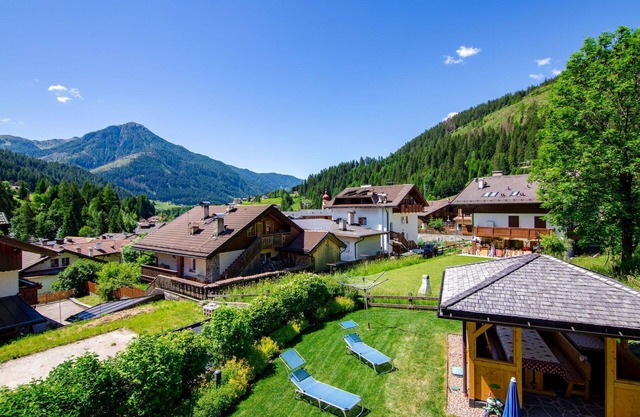 Beautiful apartment for 4 people with WIFI, TV, balcony and parking