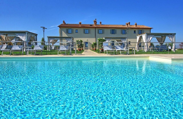 Beautiful apartment for 3 guests with WIFI, A/C, pool, TV, panoramic view and parking