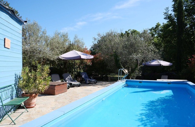 Beautiful apartment in villa for 4 guests with pool, terrace and pets allowed