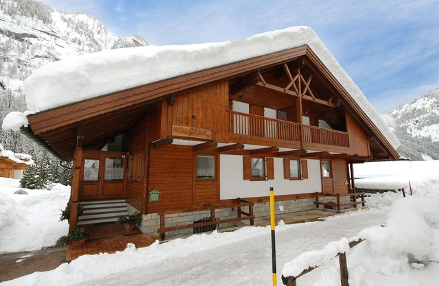 Beautiful apartment in villa for 5 guests with WIFI, TV, terrace and parking