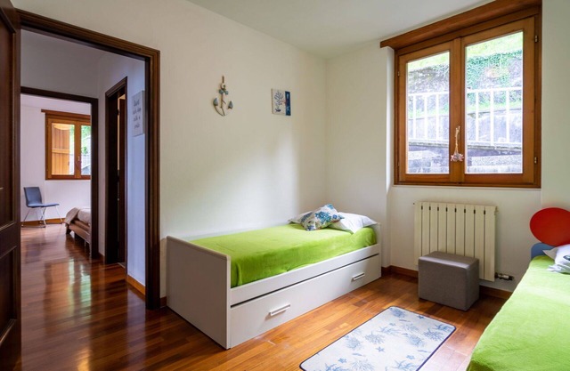 Beautiful apartment in villa for 6 people with WIFI, TV, balcony and pets allowed