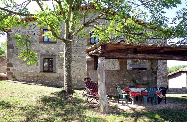 Beautiful apartment in villa for 2 guests with pool, WIFI and patio