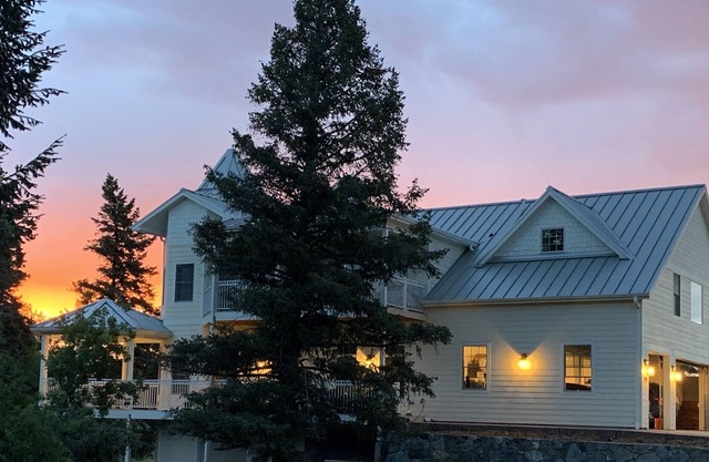 Beautiful Apartment in farmhouse in historic town btwn Littleton/Castle Rock
