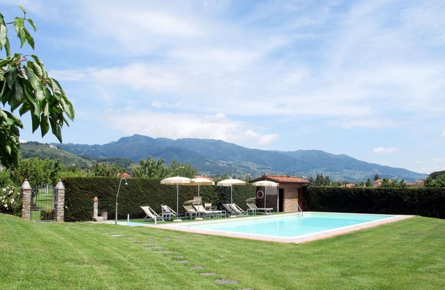 Beautiful apartment in villa for 2 people with WIFI, pool, TV, terrace and parking