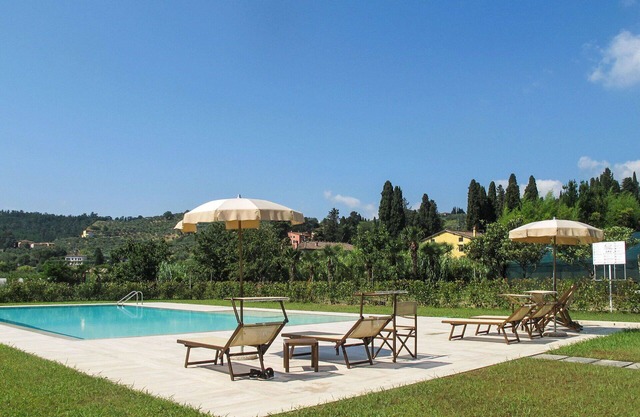 Beautiful apartment in villa for 4 people with pool, WIFI, A/C, TV, terrace and parking