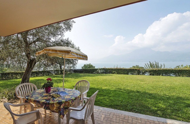 Beautiful apartment for 7 guests with WIFI, pool, TV, terrace and parking