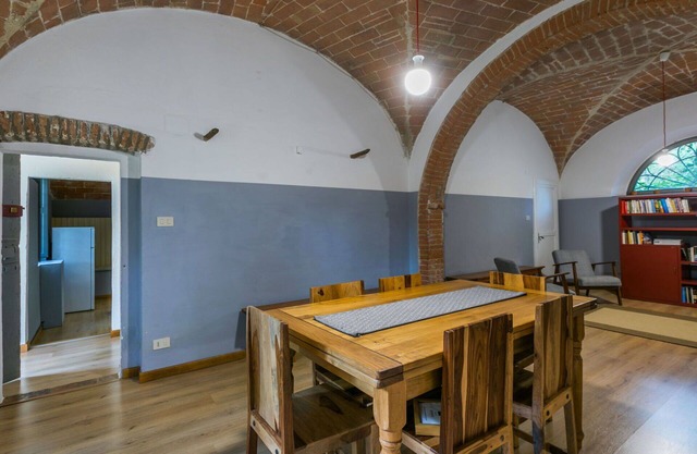 Beautiful apartment in villa for 4 guests with pool, WIFI, pets allowed and parking